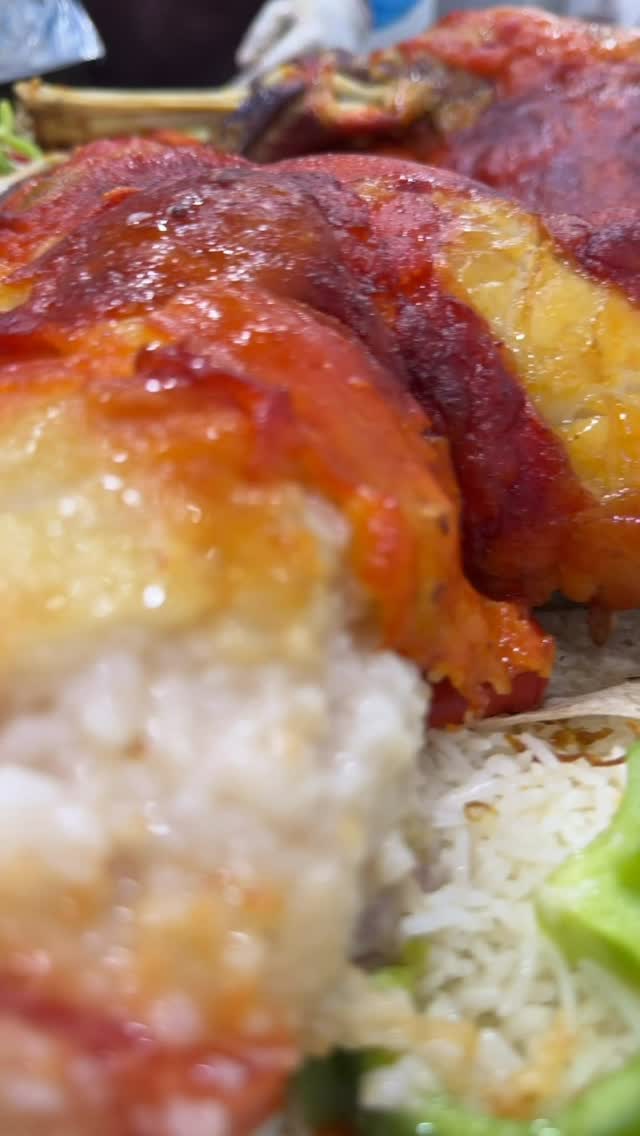 مندي دجاج محمّر على رز أبيض